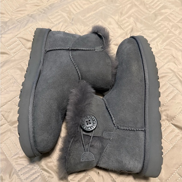 UGG Mini Bailey Button Boot - Picture 4 of 7